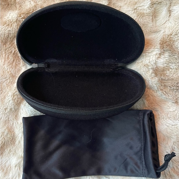 Oakley Sunglasses Case - Picture 2 of 5